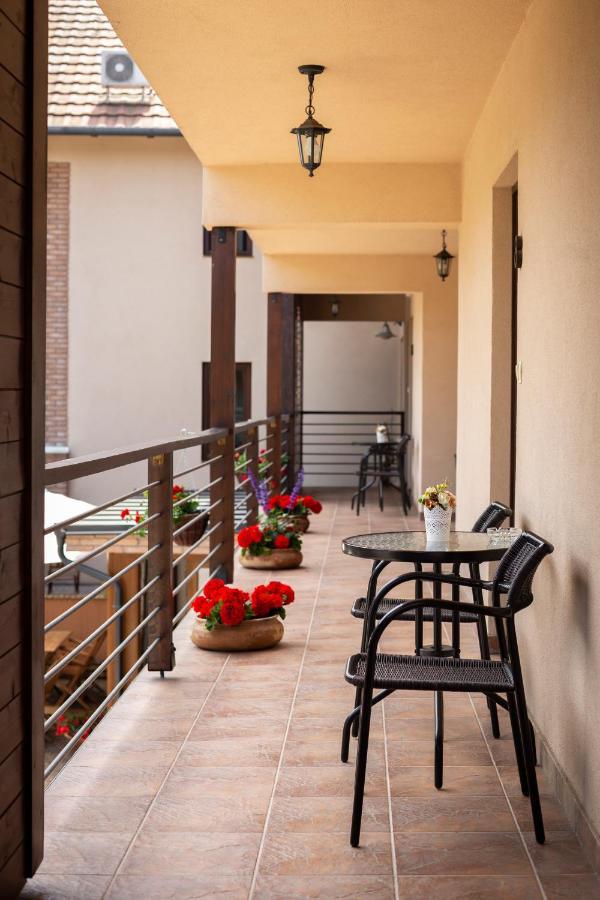 Vegvar Spa Apartman Дьюла Экстерьер фото