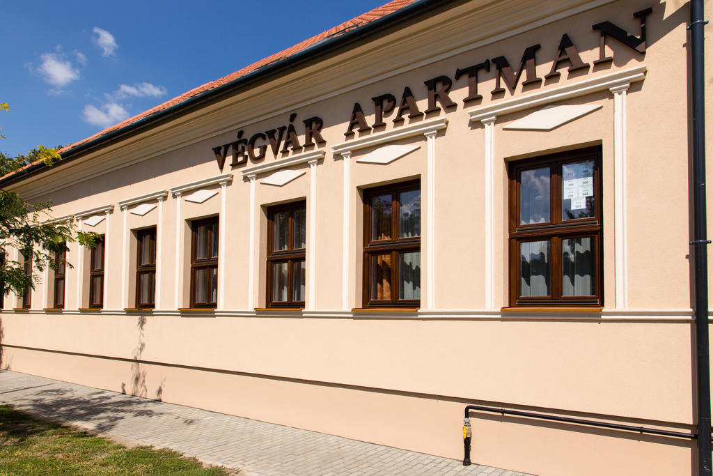 Апартаменты Vegvar Spa Apartman Дьюла Экстерьер фото